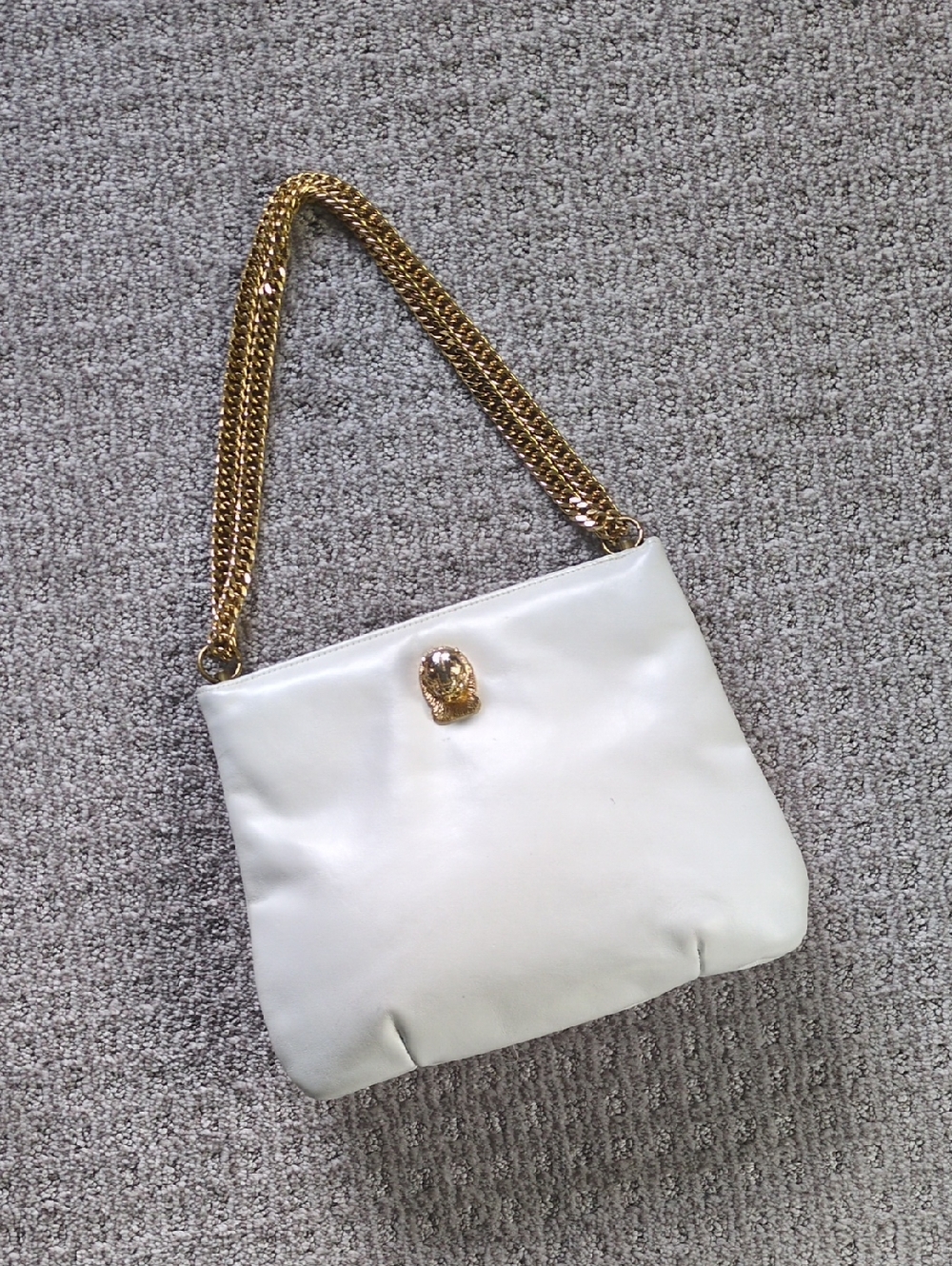 STUNNING 1970s Ruth Saltz White Leather Handbag w/Gold Leopard Head Chain Detail
